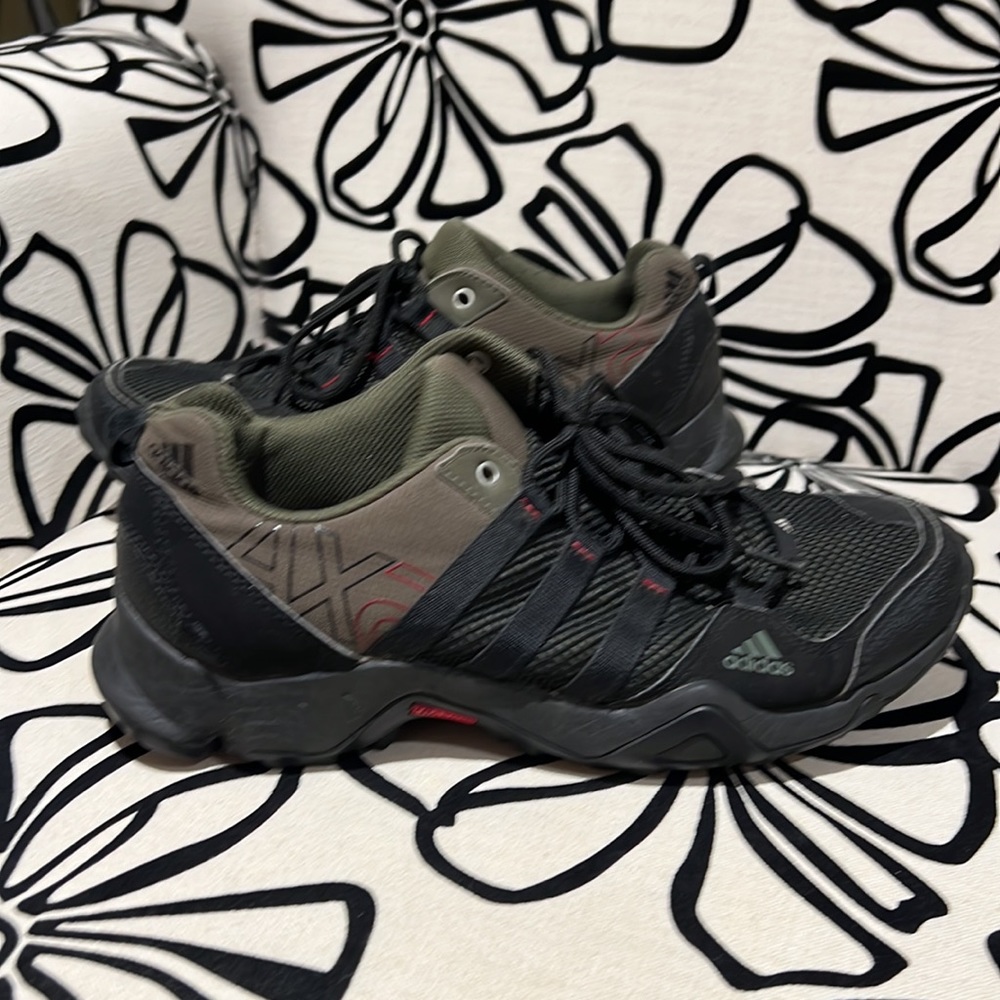 Like New Adidas Traxion AX2 Hiking Tennis Shoe Sneaker Army Green Black 8 1/2 US